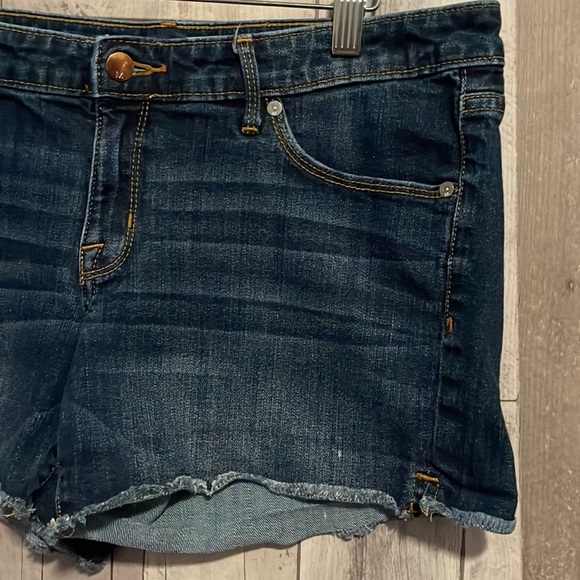 Mossimo Denim Women’ Mid Rise Midi Super Stretch Blue Cutoff Jean Shorts - Picture 2 of 6